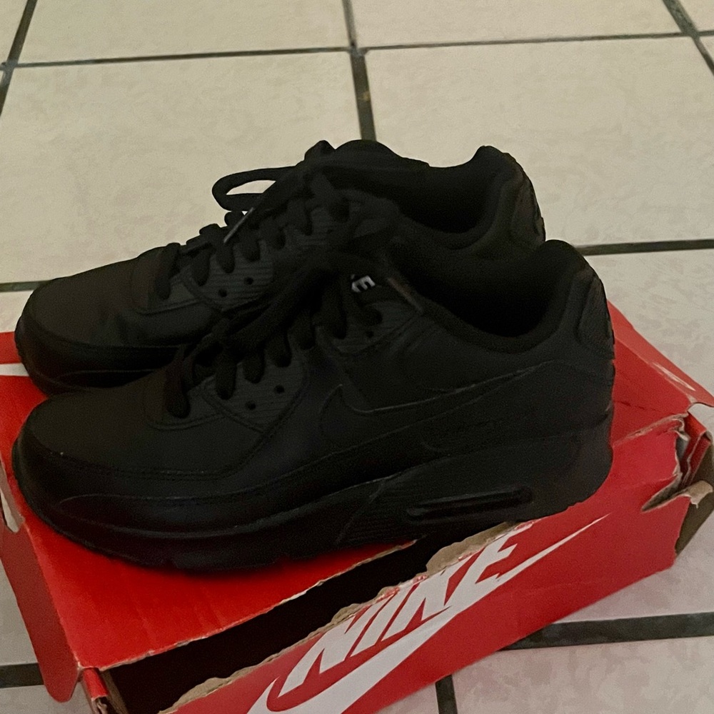 Black Nike air max